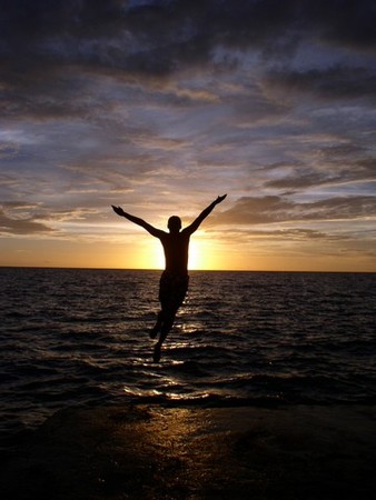 Levant les bras au ciel