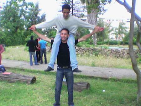 ali joue au b�b�